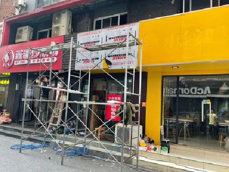 东兴制作广告招牌如何避免它发黄？